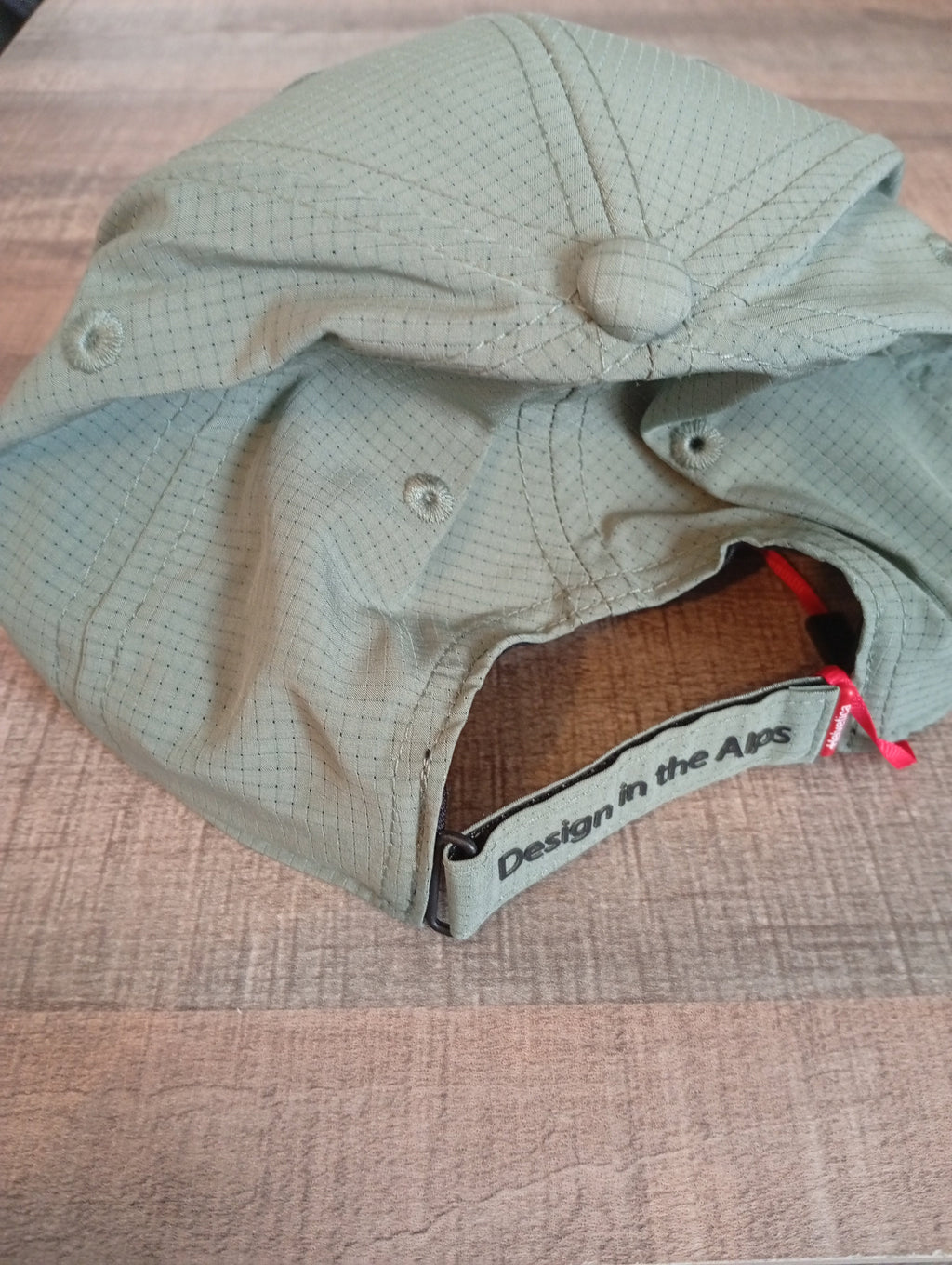 HELVETICA Frotz Cap