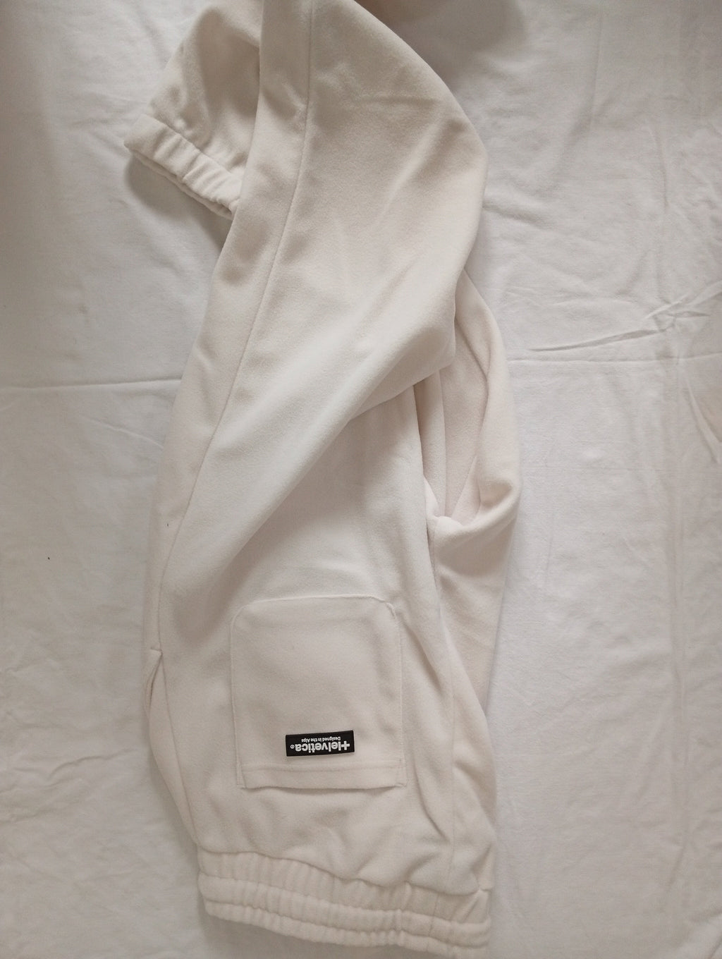 Bas de jogging polaire Helvetica BILSAR streetwear detail