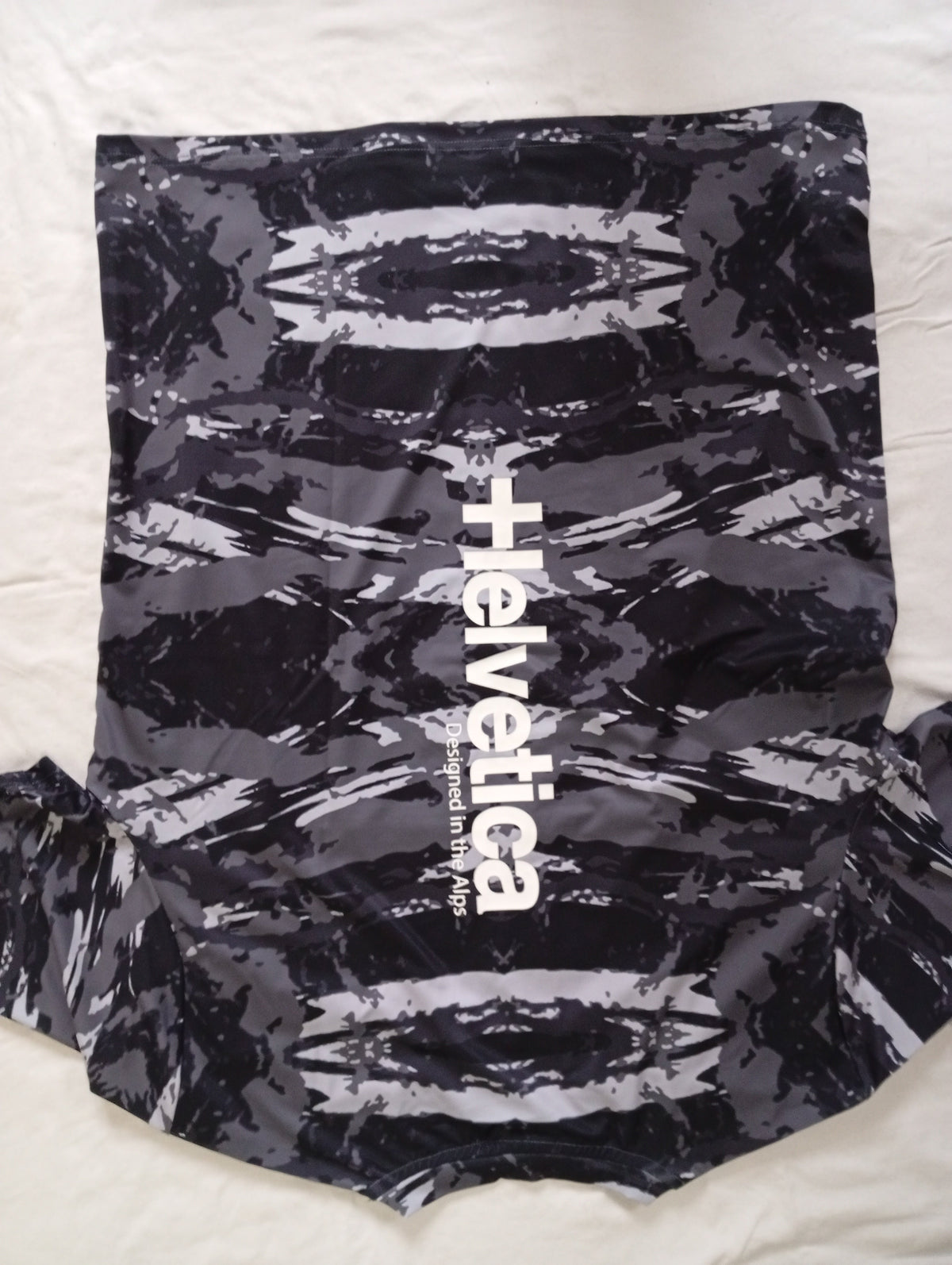 T-shirt Helvetica Kyle BILSAR streetwear noir et kaki