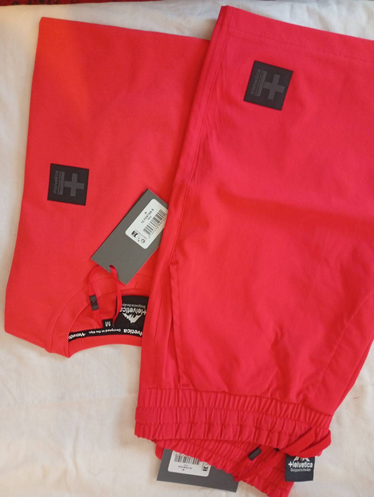 Ensemble Oran Helvetica BILSAR streetwear rouge