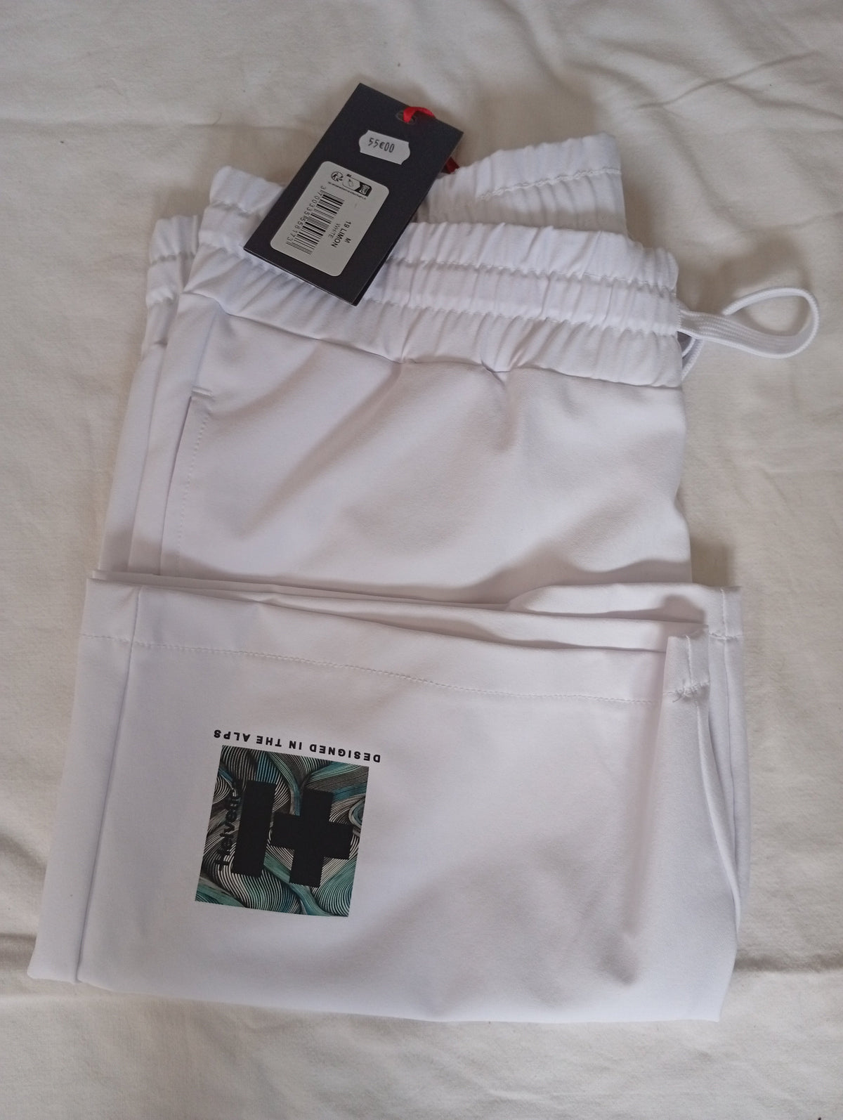 Short Helvetica BILSAR streetwear vue de dos